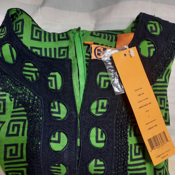 Blousr - Picture 1 of 4